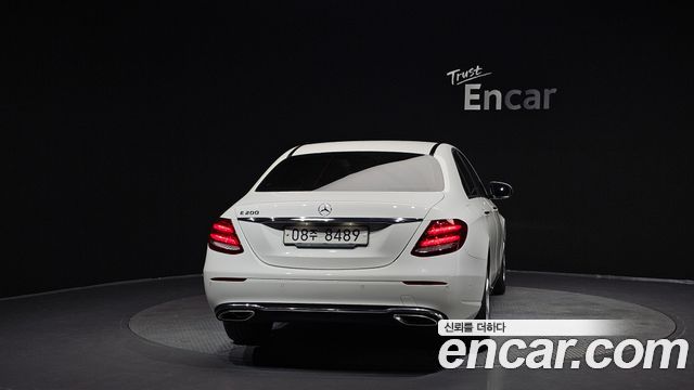 Mercedes-Benz E-Class E200 Avantgarde — пробег 72 770 км — фото 4 из 5