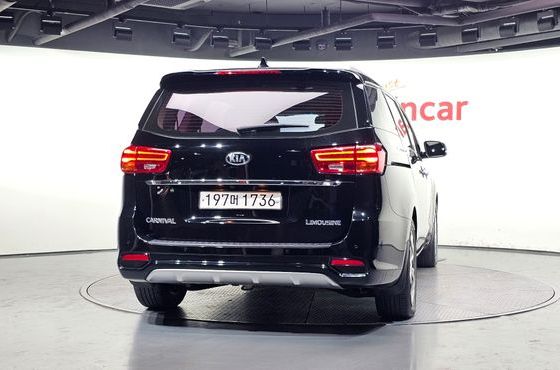 Kia Carnival Gasoline 7-Seater Limousine VIP — пробег 37 375 км — фото 4 из 5