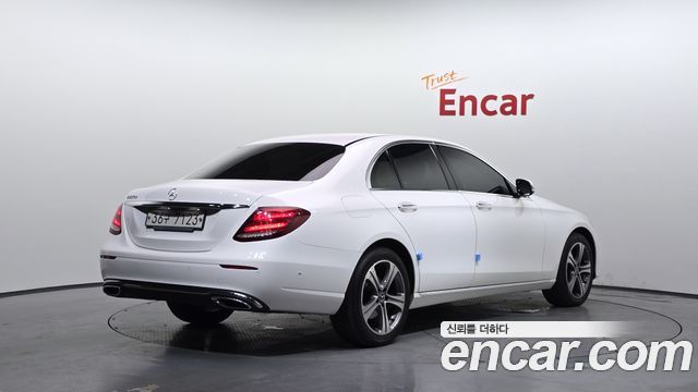 Mercedes-Benz E-Class E220d Avantgarde — пробег 79 767 км — фото 2 из 5