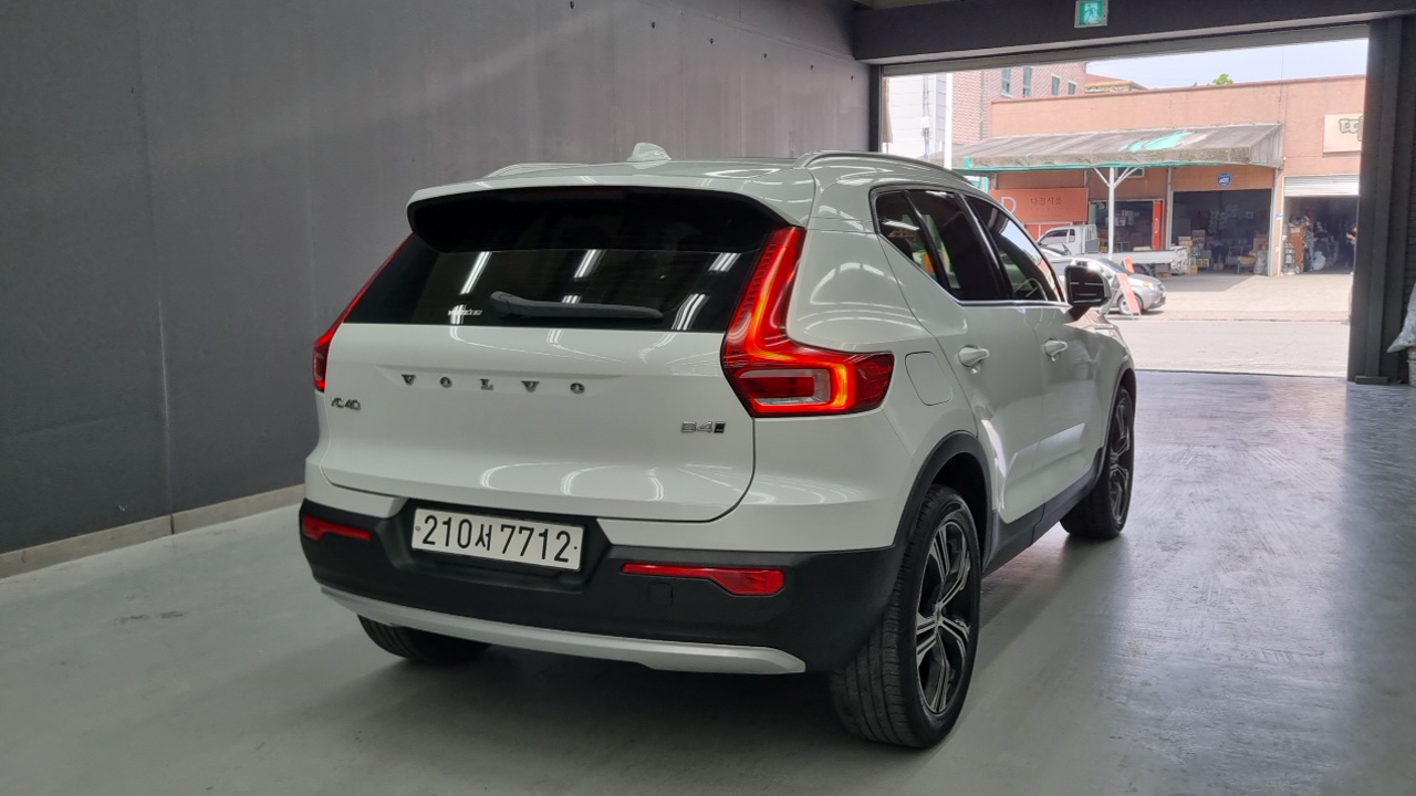 Volvo XC40 B4 Inscription — пробег 111 405 км — фото 2 из 5