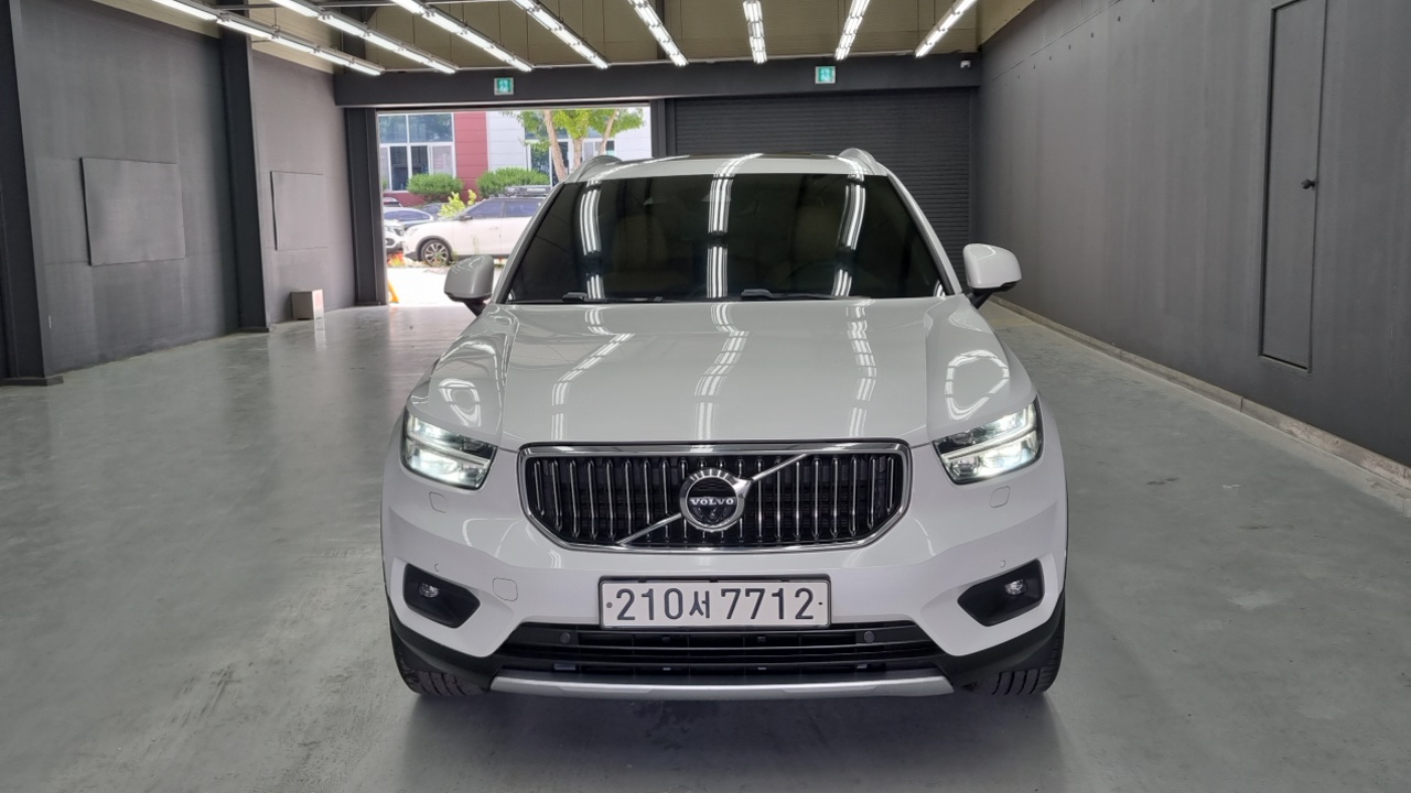 Volvo XC40 B4 Inscription — пробег 111 405 км — фото 3 из 5