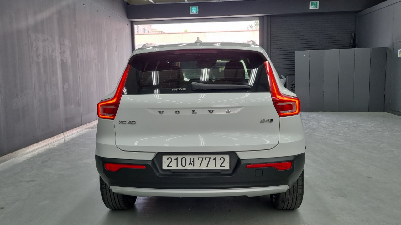 Volvo XC40 B4 Inscription — пробег 111 405 км — фото 4 из 5