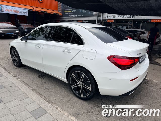 Mercedes-Benz A-Class A220 Sedan — пробег 13 000 км — фото 4 из 5