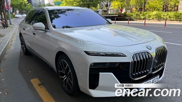BMW 7-Series 740d xDrive M Sport — пробег 700 км — фото 2 из 5