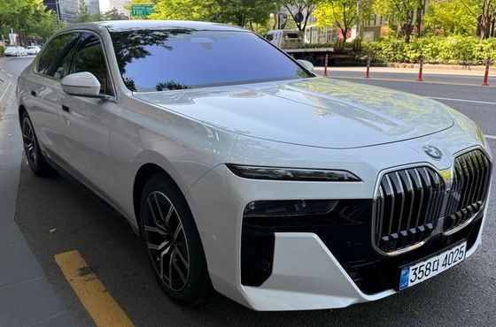 BMW 7-Series 740d xDrive M Sport — пробег 700 км — фото 2 из 5