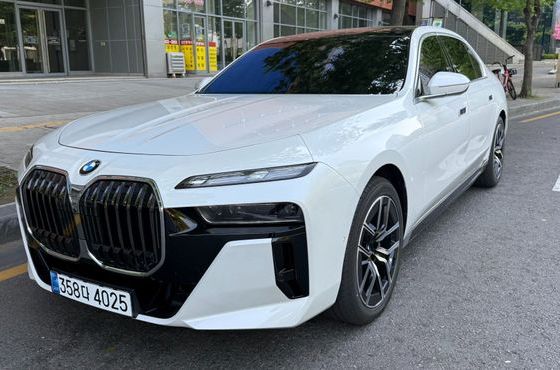 BMW 7-Series 740d xDrive M Sport — пробег 700 км — фото 3 из 5