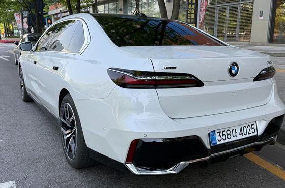 BMW 7-Series 740d xDrive M Sport — пробег 700 км — фото 4 из 5