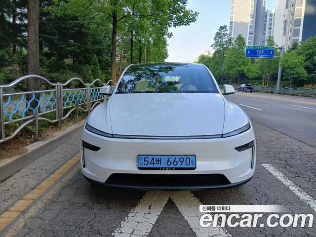 Tesla Model Y Premium RWD — пробег 834 км — фото 1 из 5