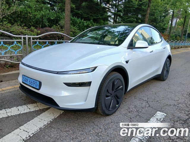Tesla Model Y Premium RWD — пробег 834 км — фото 2 из 5
