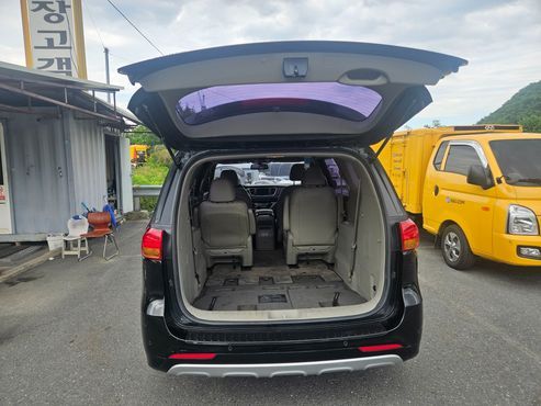 Kia Carnival 7-seater Limousine Magic Space — пробег 48 842 км — фото 5 из 5
