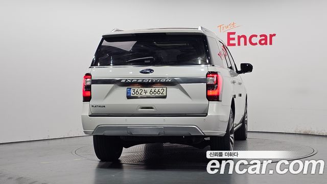 Ford Expedition Platinum 4WD 7Seater — пробег 64 028 км — фото 4 из 5