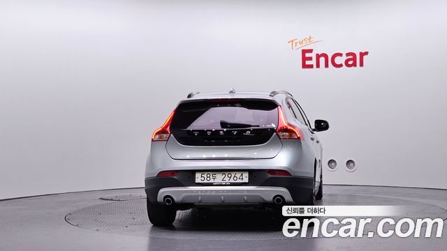 Volvo V40 из Кореи Encar