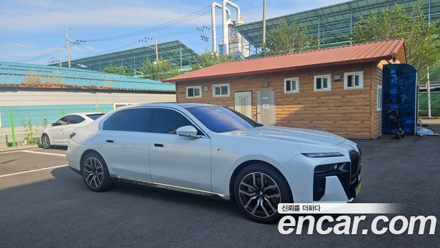 BMW 7-Series 740i xDrive M Sport — пробег 21 837 км — фото 2 из 5