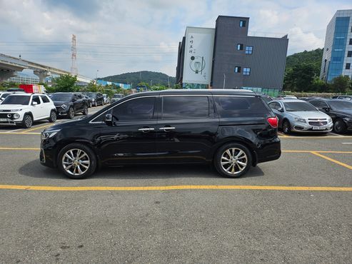 Kia Carnival 9-Seater Prstige — пробег 77 979 км — фото 3 из 5
