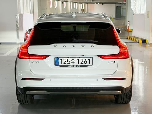 Volvo V60 B5 Ultra AWD — пробег 5 288 км — фото 4 из 5