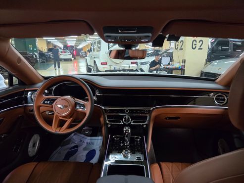 Bentley Flying Spur 4.0 — пробег 31 500 км — фото 5 из 5