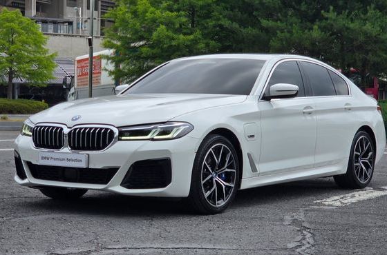 BMW 5-Series 530e M Sport — пробег 46 675 км — фото 1 из 5