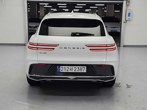 Genesis GV70 2.5T Gasoline 2WD — пробег 8 258 км — фото 3 из 5