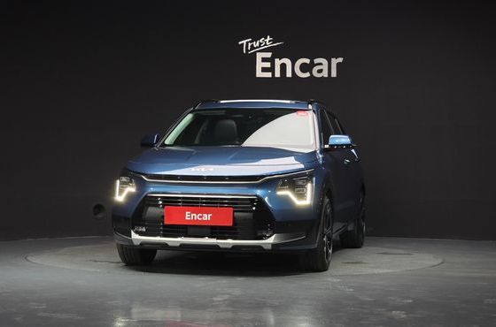 Kia Niro Signature — пробег 676 км — фото 3 из 5