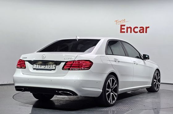 Mercedes-Benz E-Class E220 Bluetec Avantgarde Sport — пробег 128 645 км — фото 2 из 5