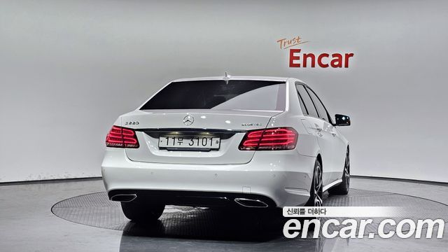 Mercedes-Benz E-Class E220 Bluetec Avantgarde Sport — пробег 128 645 км — фото 4 из 5