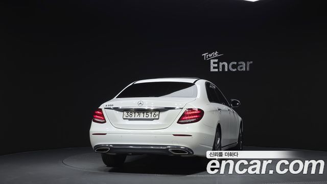 Mercedes-Benz E-Class E300 Avantgarde — пробег 105 667 км — фото 4 из 5