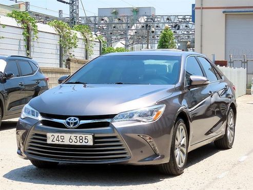 Toyota Camry Hybrid XLE — пробег 86 067 км — фото 2 из 5