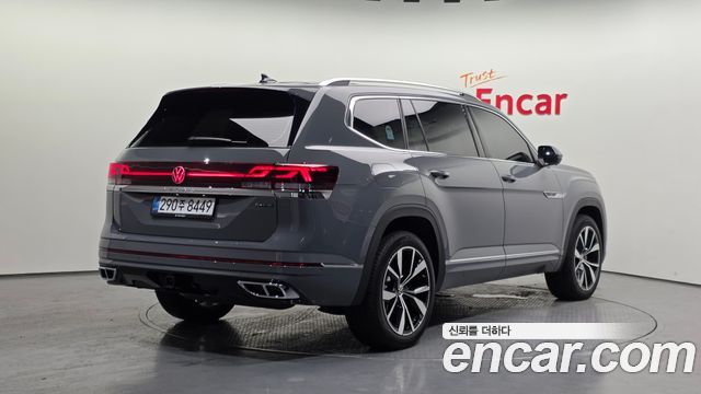 Volkswagen Atlas 2.0 TSI R-LINE 7-Seater — пробег 2 803 км — фото 2 из 5