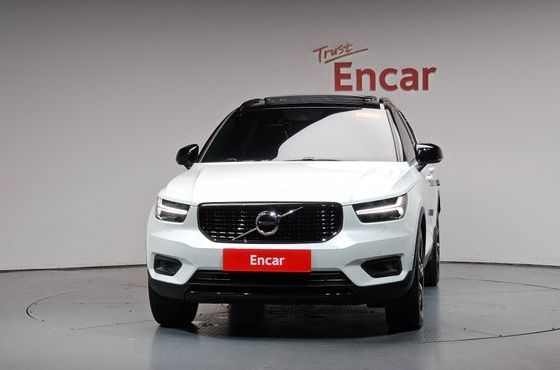 Volvo XC40 T4 R-Design — пробег 46 947 км — фото 3 из 5
