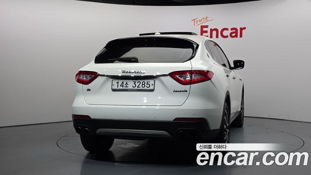 Maserati Levante из Кореи Encar