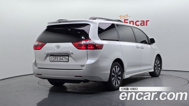 Toyota Sienna 3.5 AWD — пробег 81 313 км — фото 2 из 5