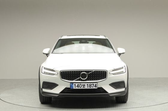 Volvo V60 B5 Ultra AWD — пробег 3 897 км — фото 2 из 5
