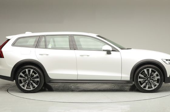 Volvo V60 B5 Ultra AWD — пробег 3 897 км — фото 3 из 5