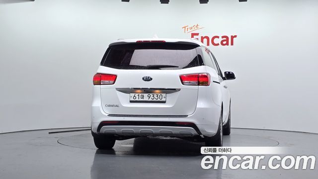 Kia Carnival из Кореи Encar