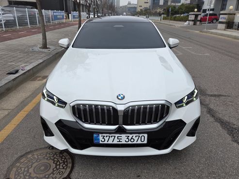 BMW 5-Series 520i M Sport — пробег 1 310 км — фото 1 из 5