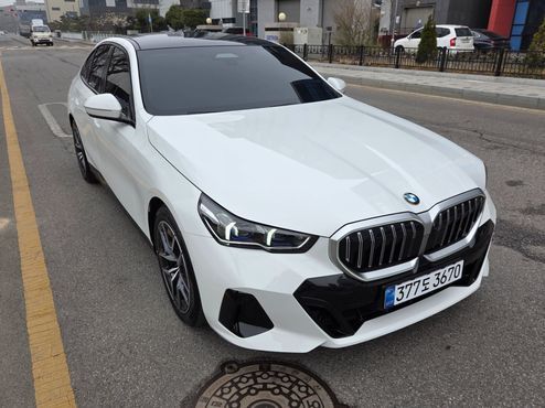 BMW 5-Series 520i M Sport — пробег 1 310 км — фото 2 из 5