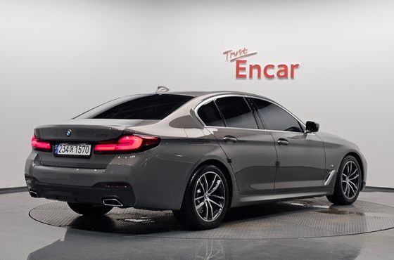 BMW 5-Series 520i M Sport — пробег 49 401 км — фото 2 из 5