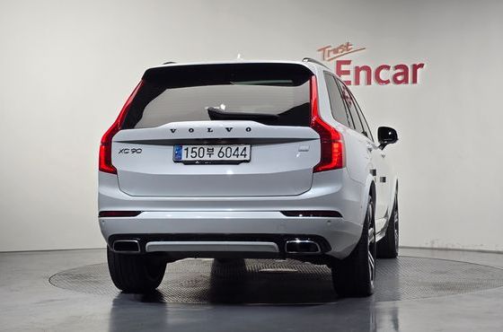 Volvo XC90 T8 R-Design Hybrid — пробег 174 328 км — фото 4 из 5
