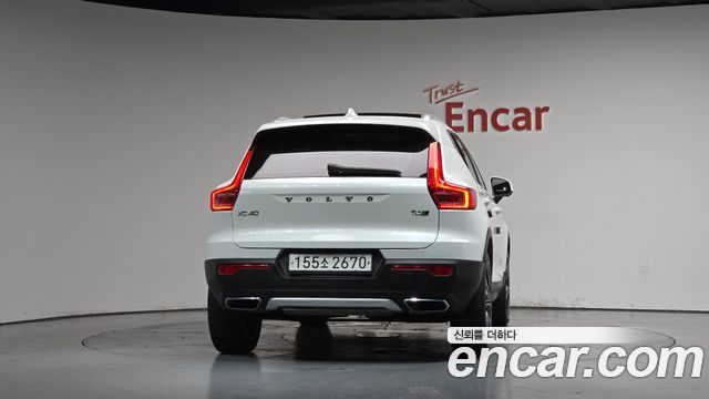 Volvo XC40 T4 Inscription — пробег 74 985 км — фото 4 из 5