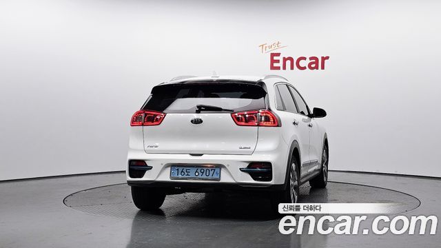 Kia Niro Noblesse — пробег 125 420 км — фото 4 из 5