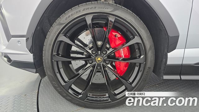 Lamborghini Urus из Кореи Encar