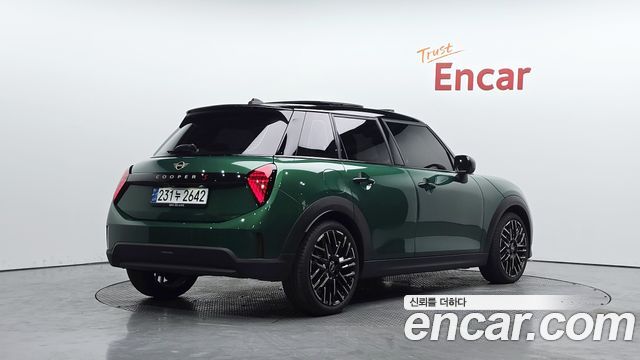 Mini Cooper 5 Door Favoured — пробег 25 285 км — фото 2 из 5