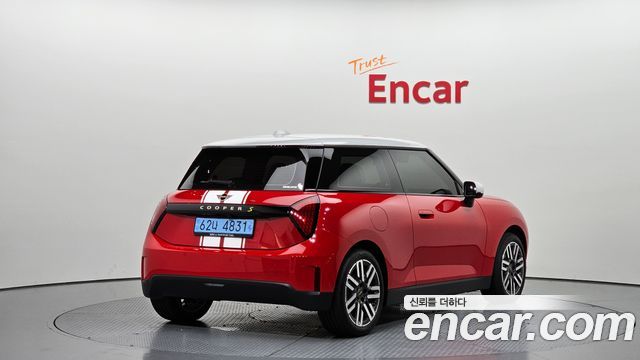 Mini Cooper SE Classic — пробег 139 км — фото 2 из 5