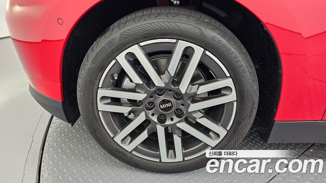 Mini Cooper SE Classic — пробег 139 км — фото 5 из 5