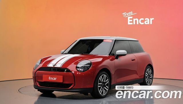 Mini Cooper SE Classic — пробег 139 км — фото 1 из 5