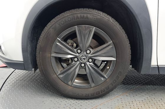 Lexus UX 2.0 2WD — пробег 87 726 км — фото 5 из 5