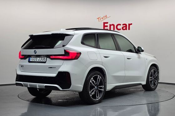 BMW X1 xDrive 20i M Sport — пробег 31 860 км — фото 2 из 5