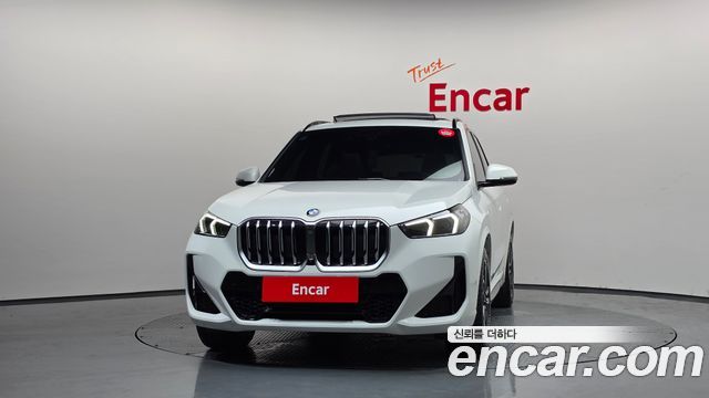 BMW X1 xDrive 20i M Sport — пробег 31 860 км — фото 3 из 5