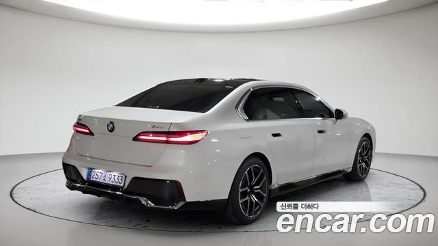BMW 7-Series 740i xDrive M Sport Limited — пробег 605 км — фото 2 из 5