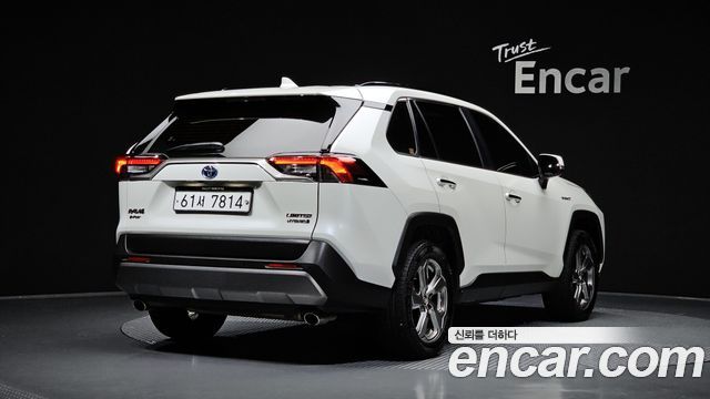 Toyota RAV4 2.5 4WD Hybrid — пробег 132 628 км — фото 2 из 5